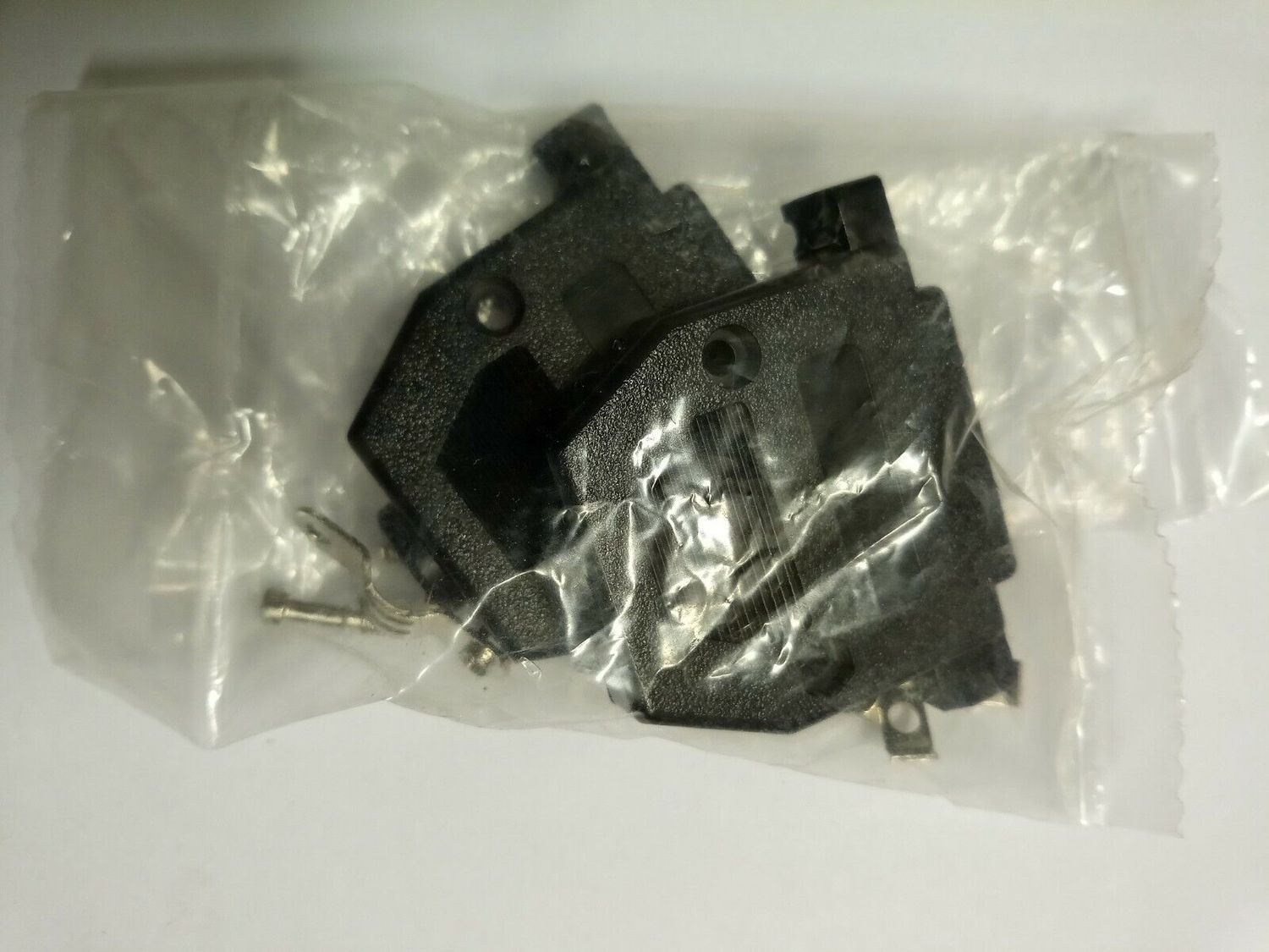 PLASTIC CAP FOR SUB-D 25 POLES BLACK COLOR - With screws