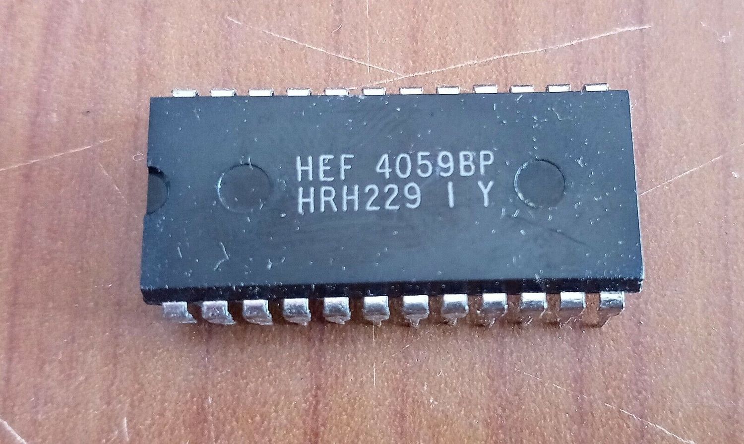 HEF4059BP Programmable Divide-by-N Counter - DIP-24