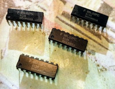DM96L02N - Dual Retriggerable Resettable Monostable Multivibrator - Vintage DM96L02N - Dual Retriggerable Resettable Monostable Multivibrator - Vintage