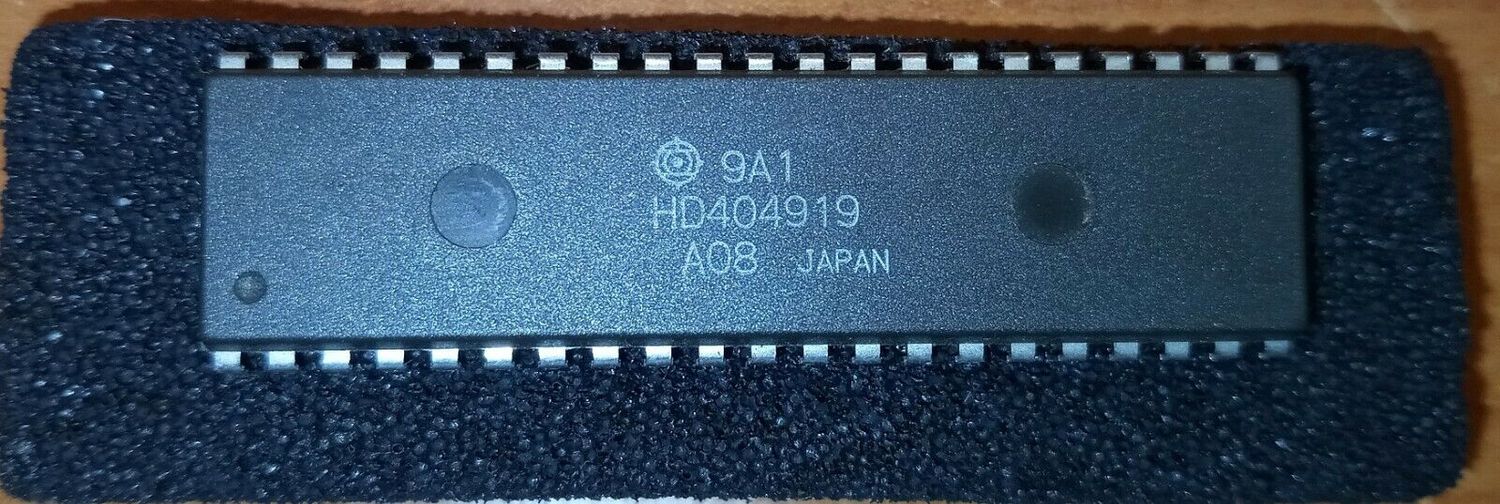 HD404919 - CMOS 4-bit single-chip microcomputer - DIP42 - Rare Vintage