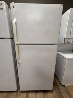 White GE Top Freezer Refrigerator