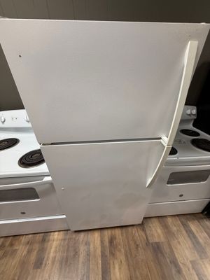 White GE Top Freezer Refrigerator