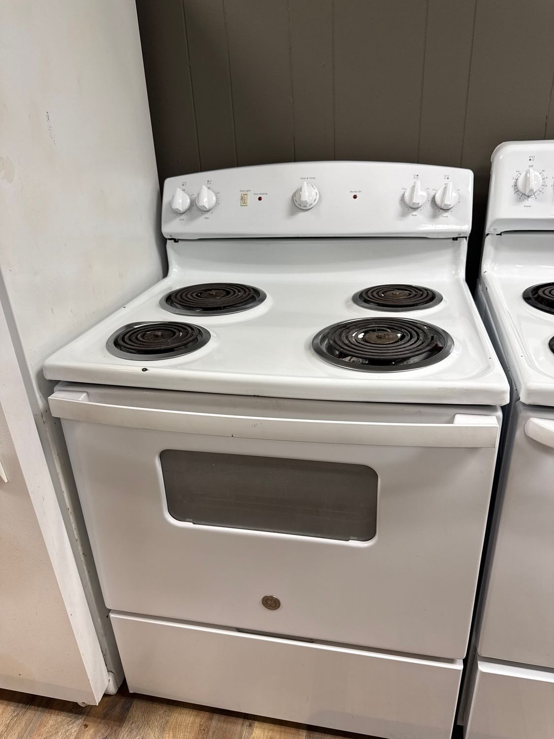 White GE Coil Top Oven