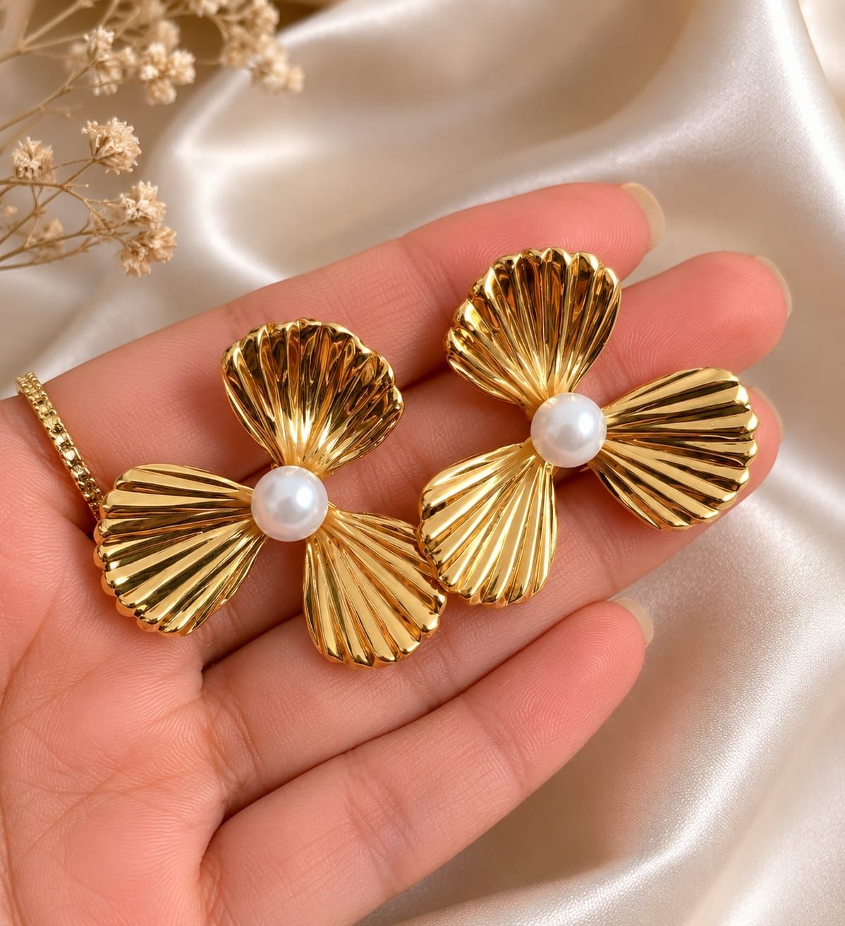 Pearl bloom gold Earrings