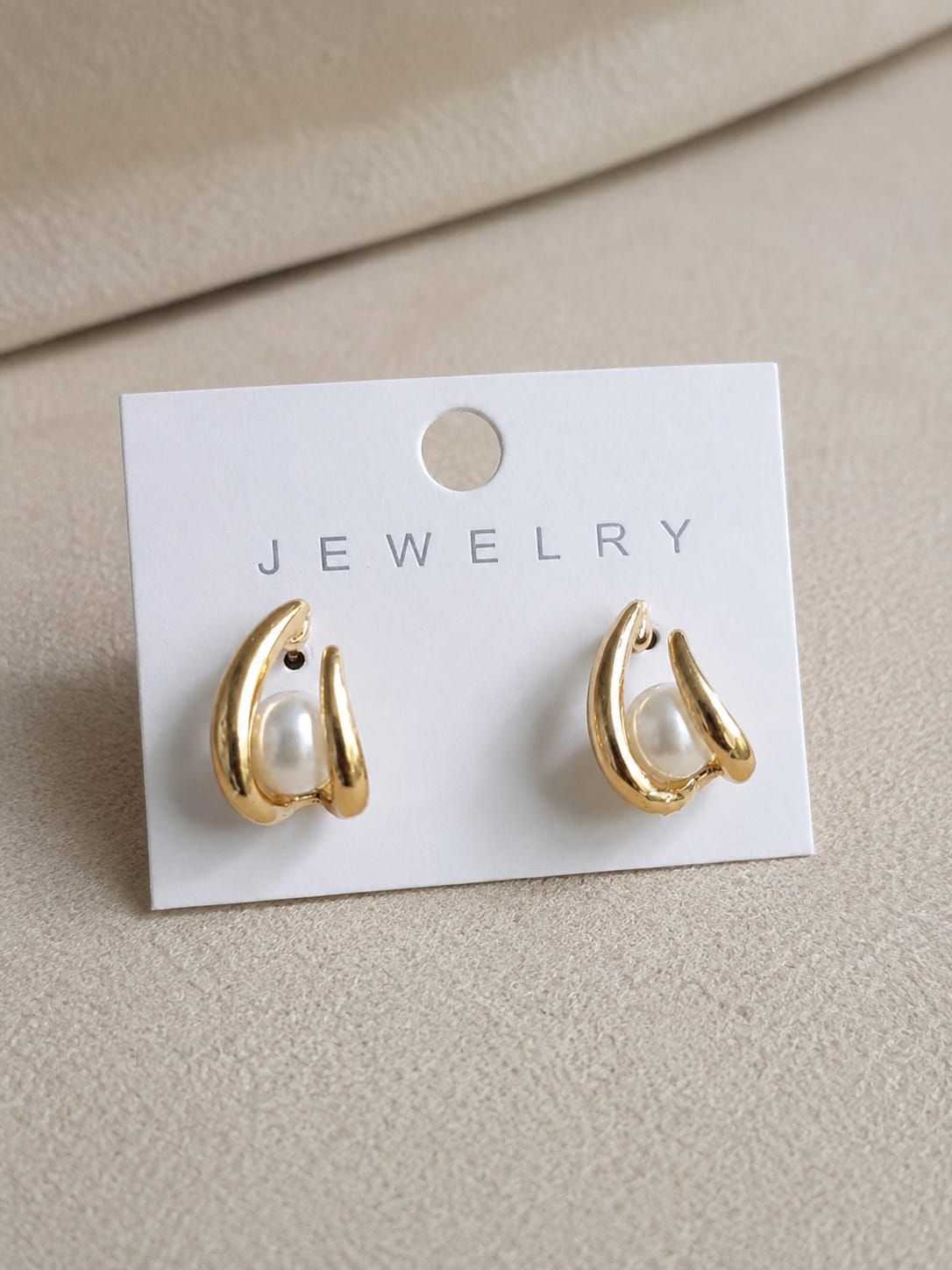 Pearl Embrace Stud