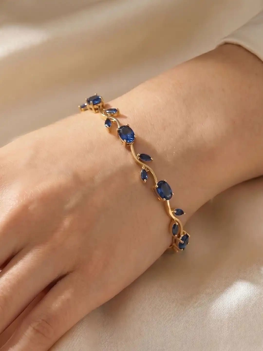 Trending Tulip bracelet
