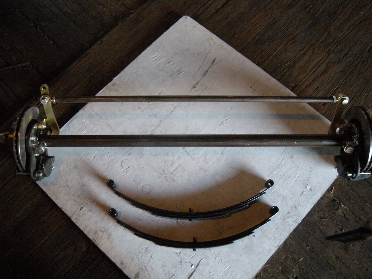 Straight Axle Kit with Springs and Brakes