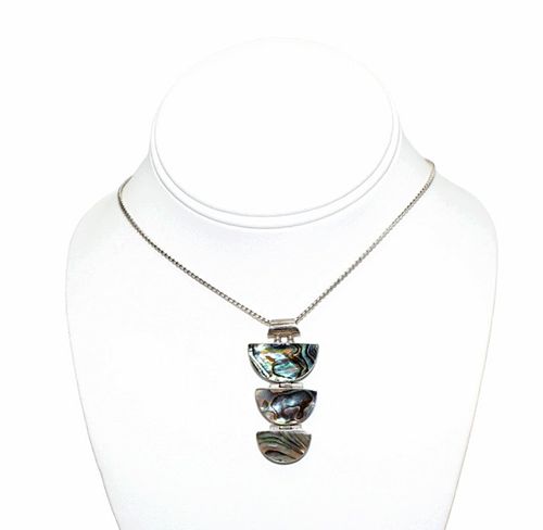 Elegant Kaleidoscope Pearl Pendant