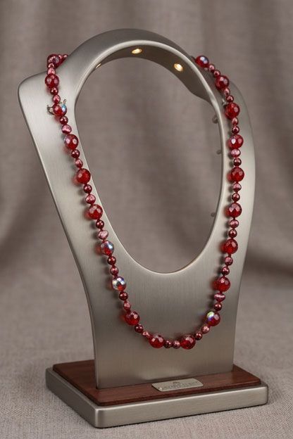 Vintage Shades of Red Beaded Necklace Vintage Shades of Red Beaded Necklace