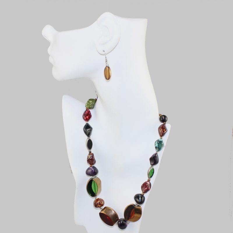 Multi-Colored Glass Jewelry Sett Multi-Colored Glass Jewelry Sett