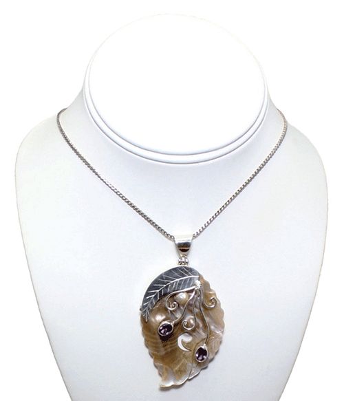 Elegant Mother of Pearl Cultured Pearl Pendant