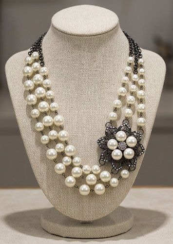 Elegant Vintage Faux Pearls Necklace Elegant Vintage Faux Pearls Necklace