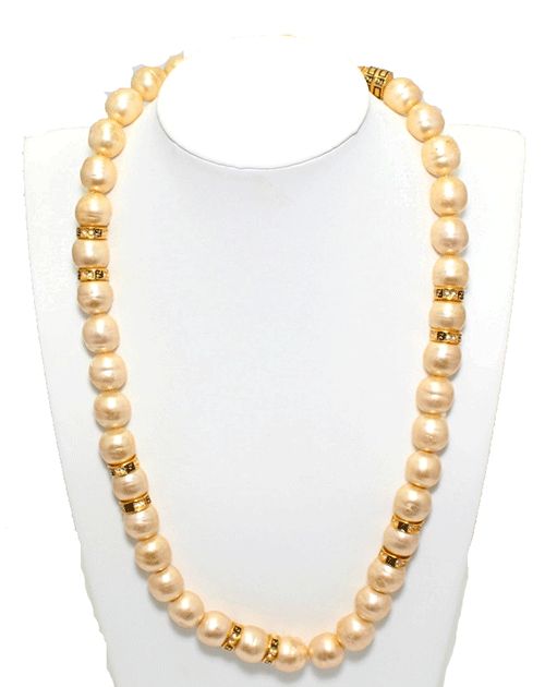 Elegant Vintage Pearl with Gold Accents Necklace Elegant Vintage Pearl with Gold Accents Necklace