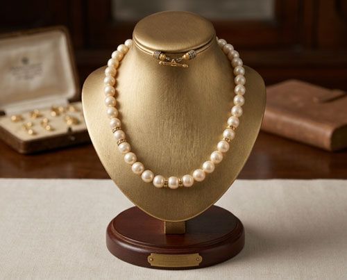 Elegant Vintage Pearl with Gold Accents Necklace Elegant Vintage Pearl with Gold Accents Necklace