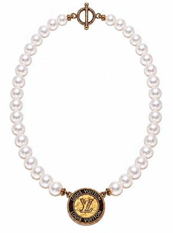 Louis Vuitton & White Cultured Pearl Medallion Necklace Louis Vuitton & White Cultured Pearl Medallion Necklace