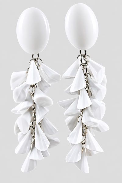 Bold White Chunky Clip-On Earrings Bold White Chunky Clip-On Earrings