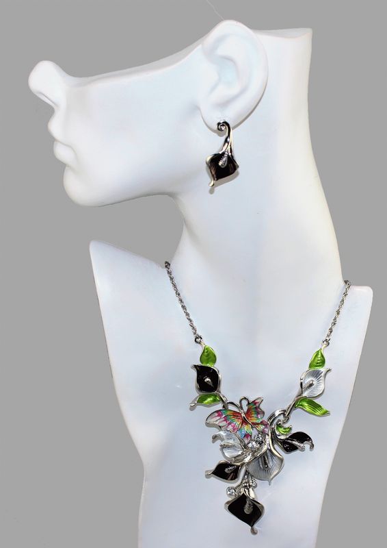 Black Calla Lily Necklace & Earring Set Black Calla Lily Necklace & Earring Set