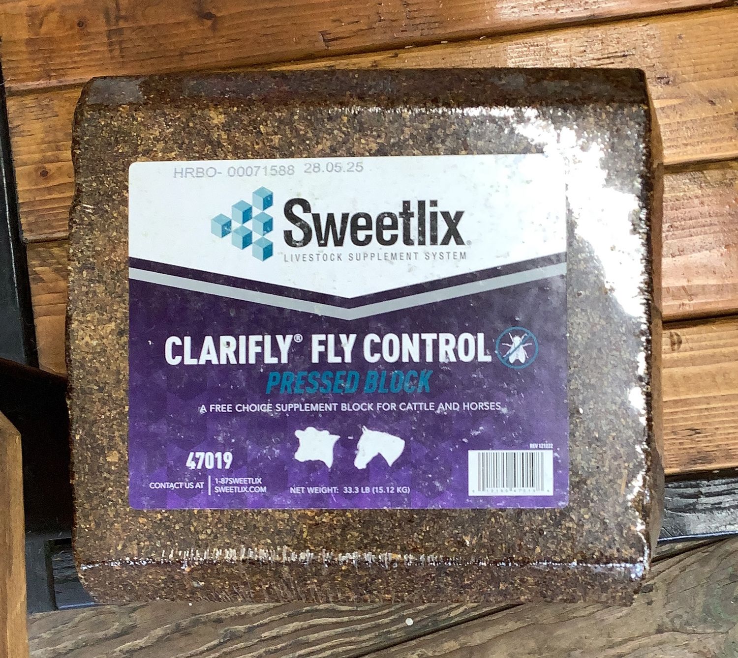 Sweetlix Clarify Fly Control Block (33.3 lb)
