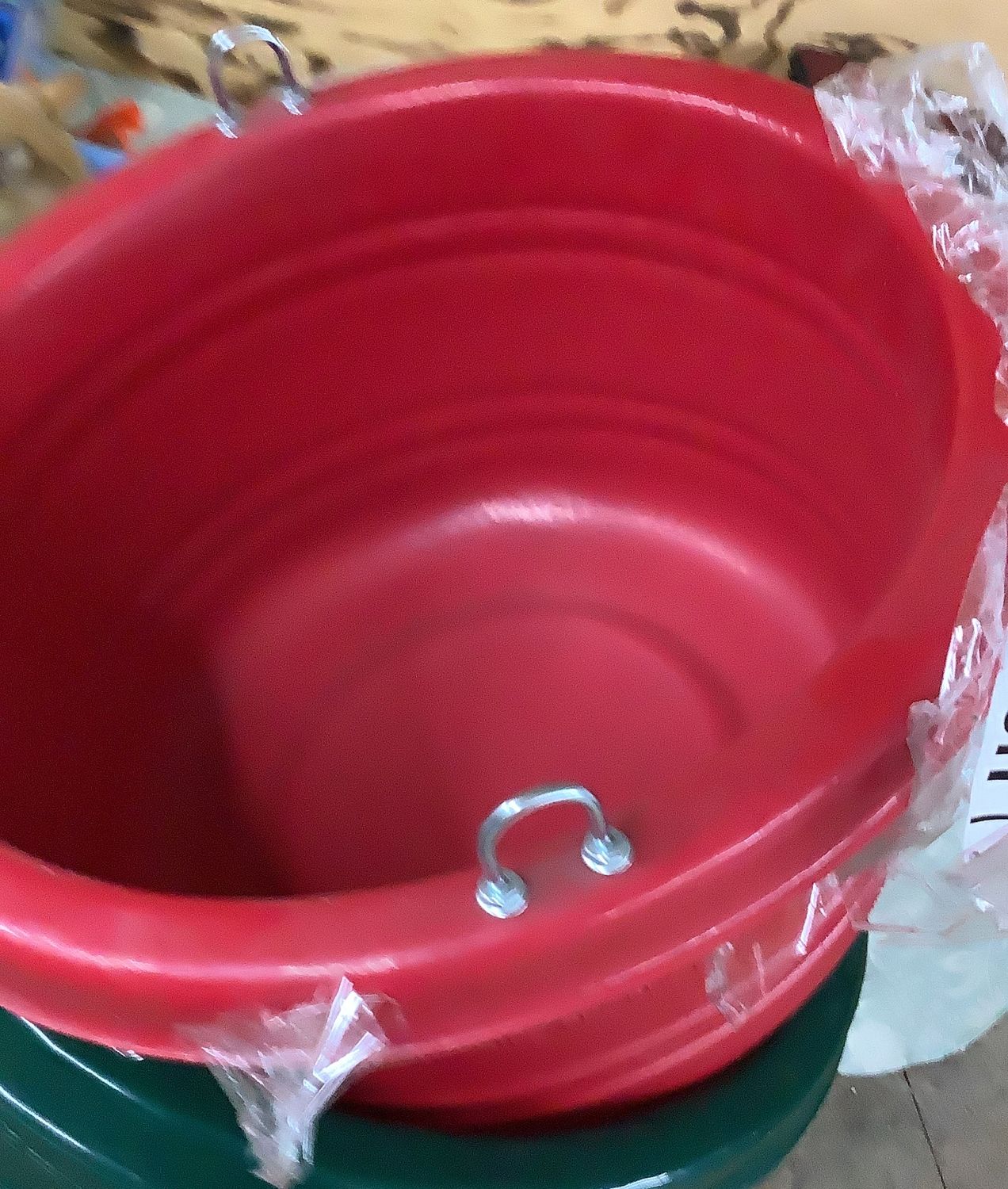 Red Large Feed Tub (30qt)