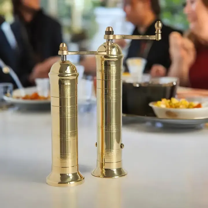 Hand-Crank Brass-Finish Pepper & Spice Grinder Hand-Crank Brass-Finish Pepper & Spice Grinder | Oakenora Home