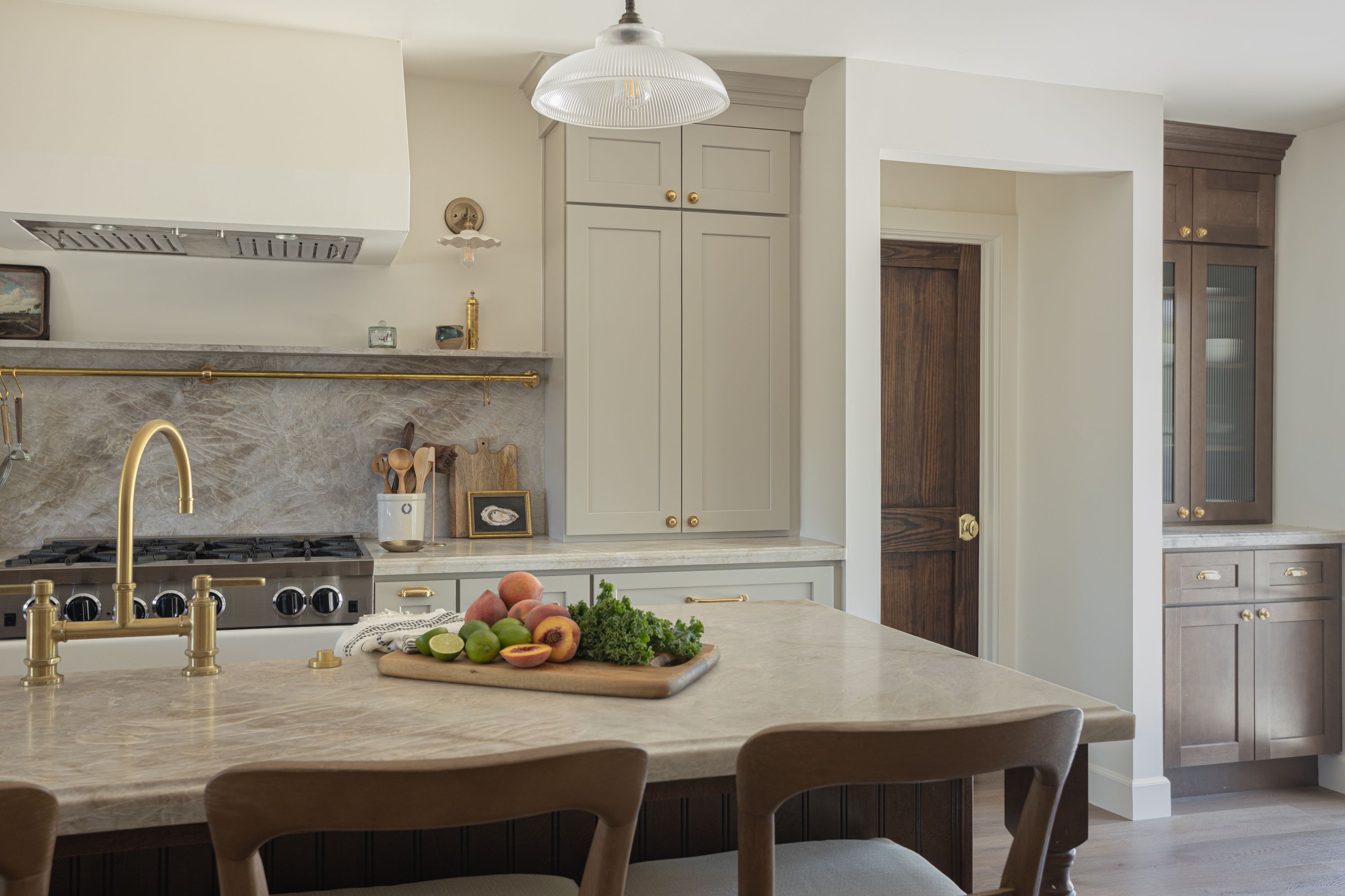 Kitchen & Dining