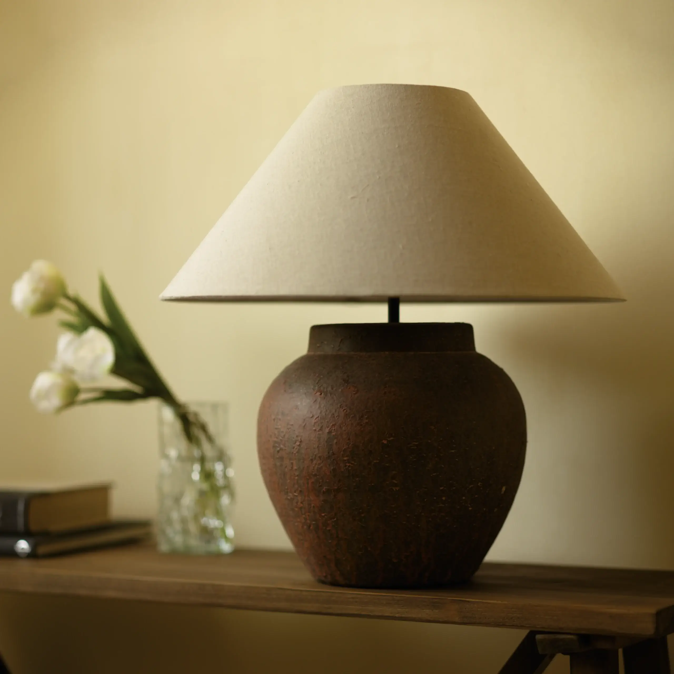 Verstroodt Table Lamp