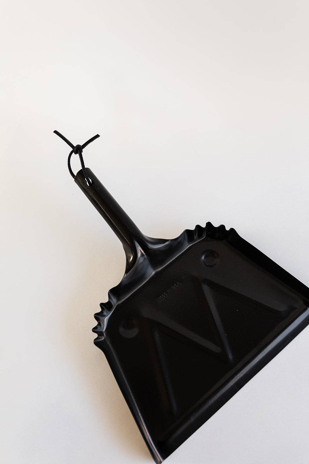 The Farmhouse Dustpan