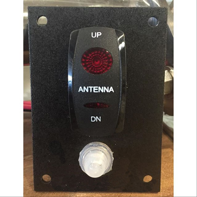 Antenna switch with auto stow facility Antenna switch with auto stow facility
