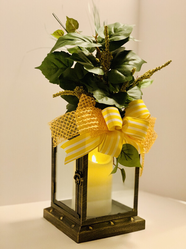 Green Ivy Lantern Swag Centerpiece