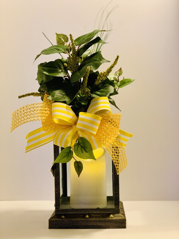Green Ivy Lantern Swag Centerpiece