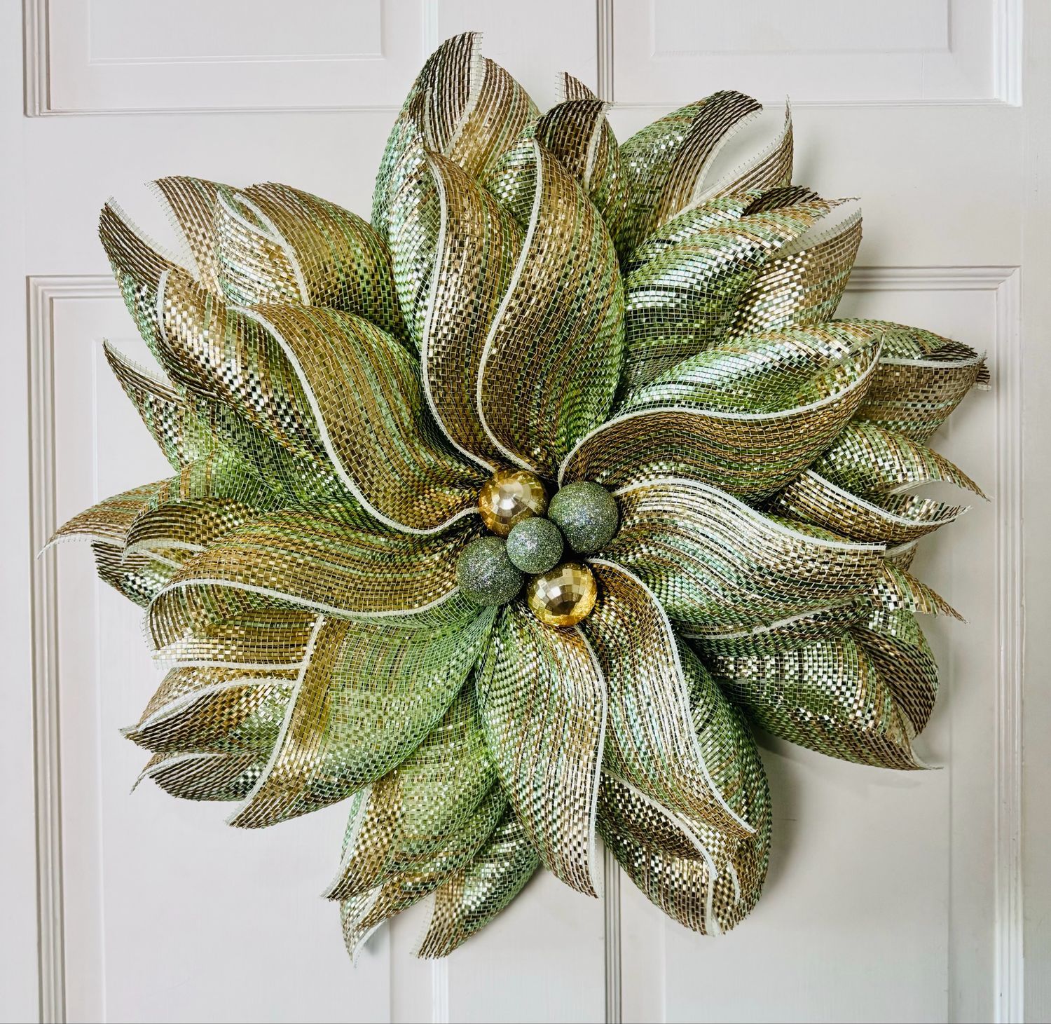 Sage &amp; Champagne Poinsettia Wreath 