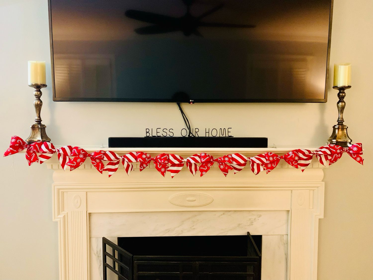 Red &amp; White Christmas Bow Garland