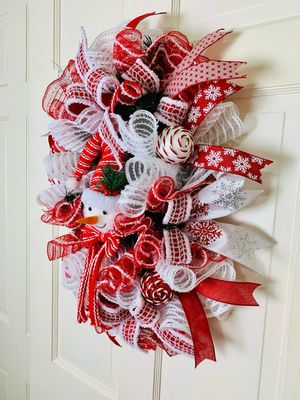 Red &amp; White Snowman Christmas Wreath