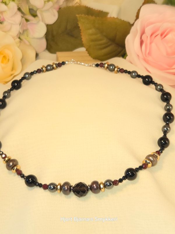 Sort onyx &amp; hematitt