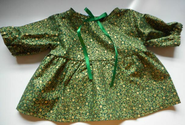 Dress in a gold and green holly print-bear Dress in a gold and green holly print-bear
