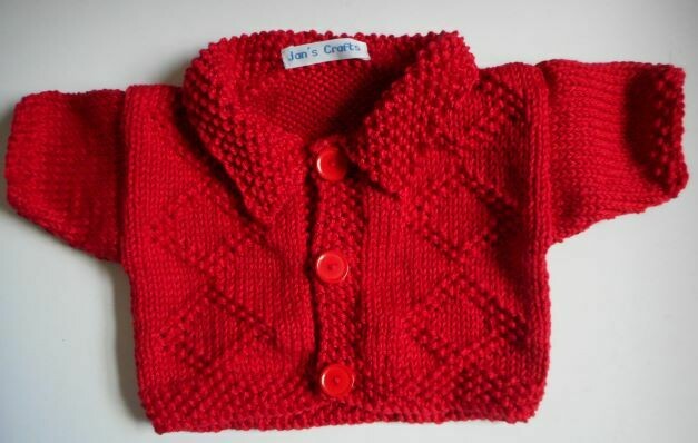 Cardigan with collar - red with diamond pattern on front Cardigan with collar - red with diamond pattern on front