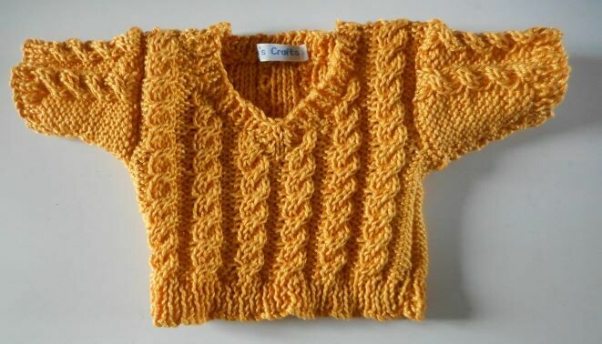 Jumper, bright gold cable v neck - bear 36cm/ 14 inches high Jumper, bright gold cable v neck - bear 36cm/ 14 inches high