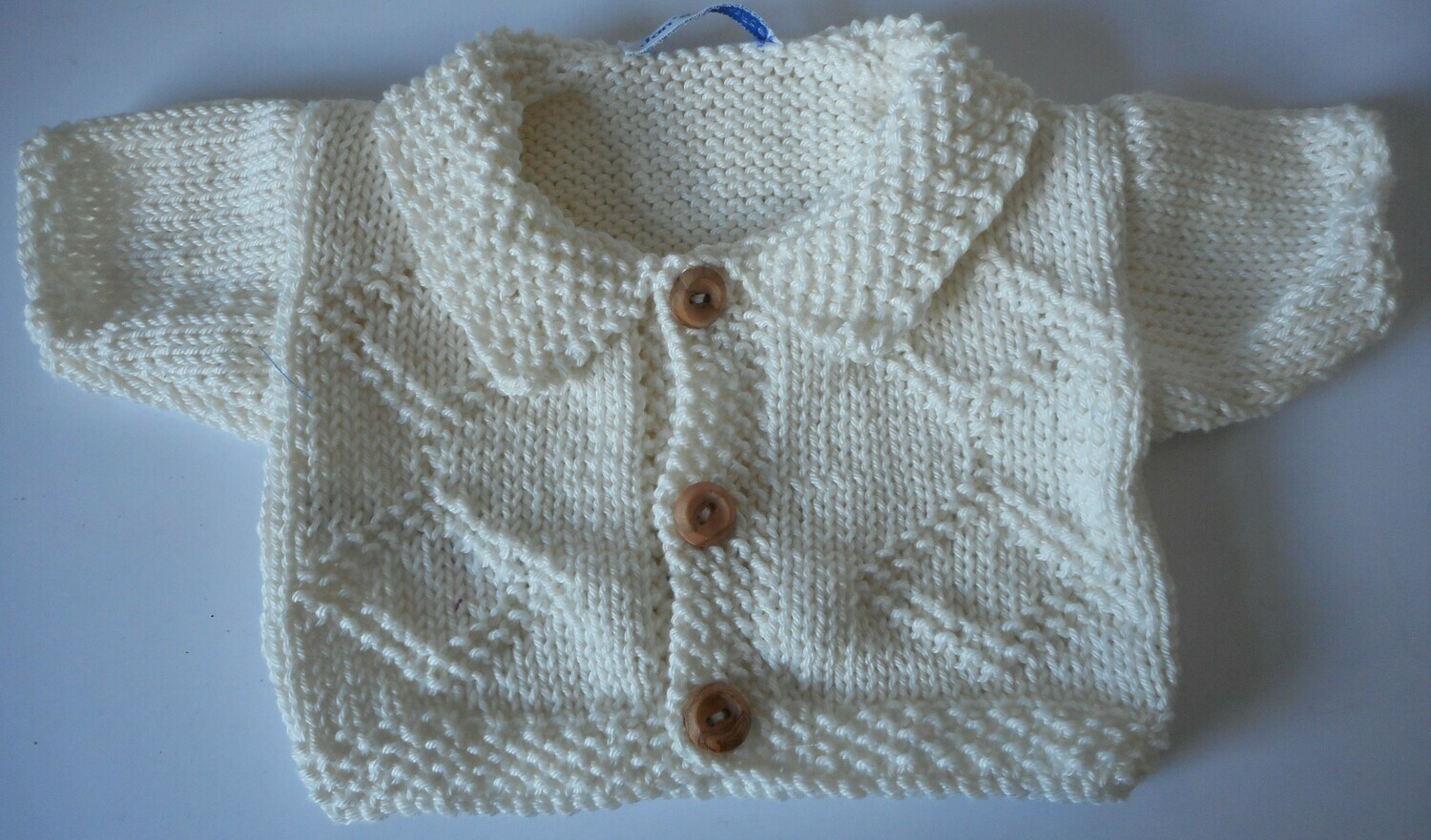 Cardigan with collar - cream with diamond pattern on front Cardigan with collar - cream with diamond pattern on front