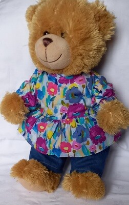 Outfit: Floral top and jeans outfit for bears.