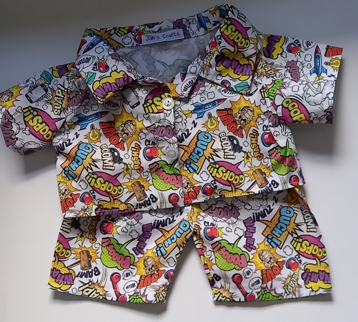 Pyjamas with collar - comic print.