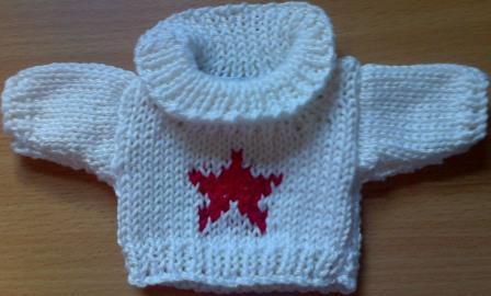 Jumper, cream roll neck with red star- small bear 16cm/ 6 inches high Jumper, cream roll neck with red star- small bear 16cm/ 6 inches high