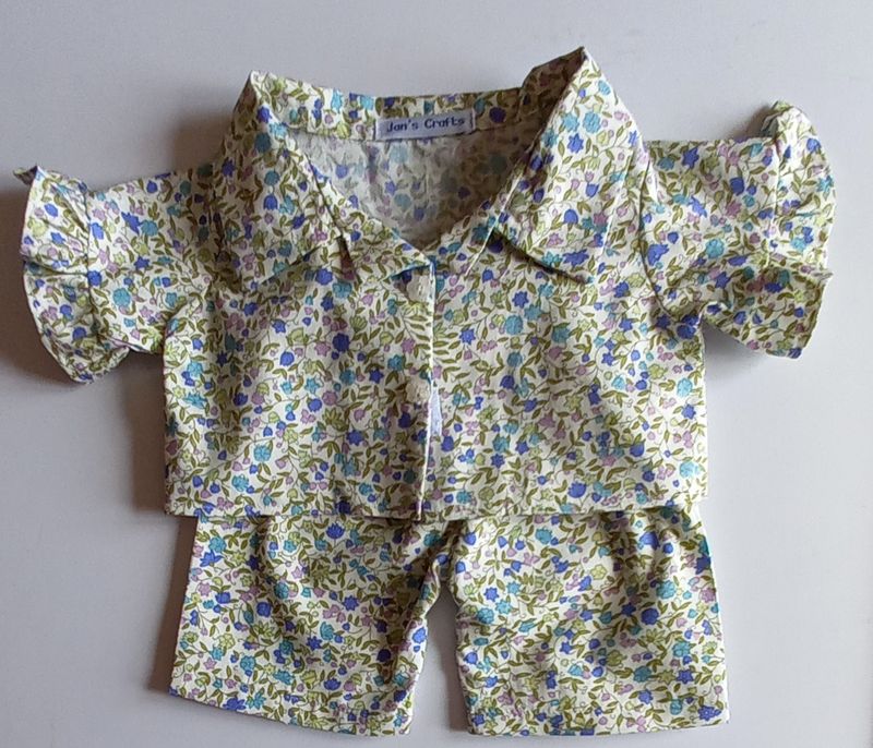 Pyjamas with collar - blue floral print.