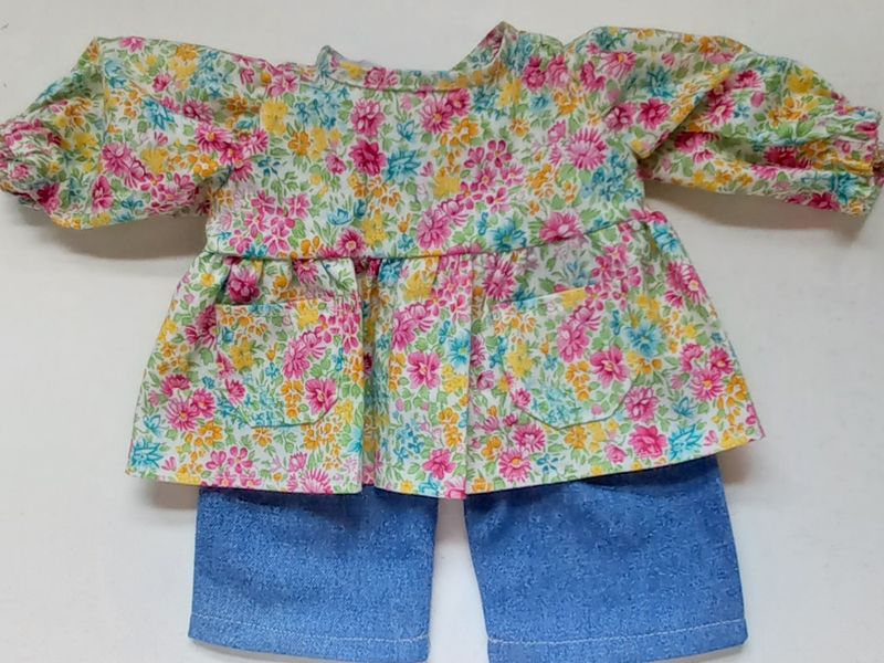 Outfit: Floral top with denim jeans for 36cm doll