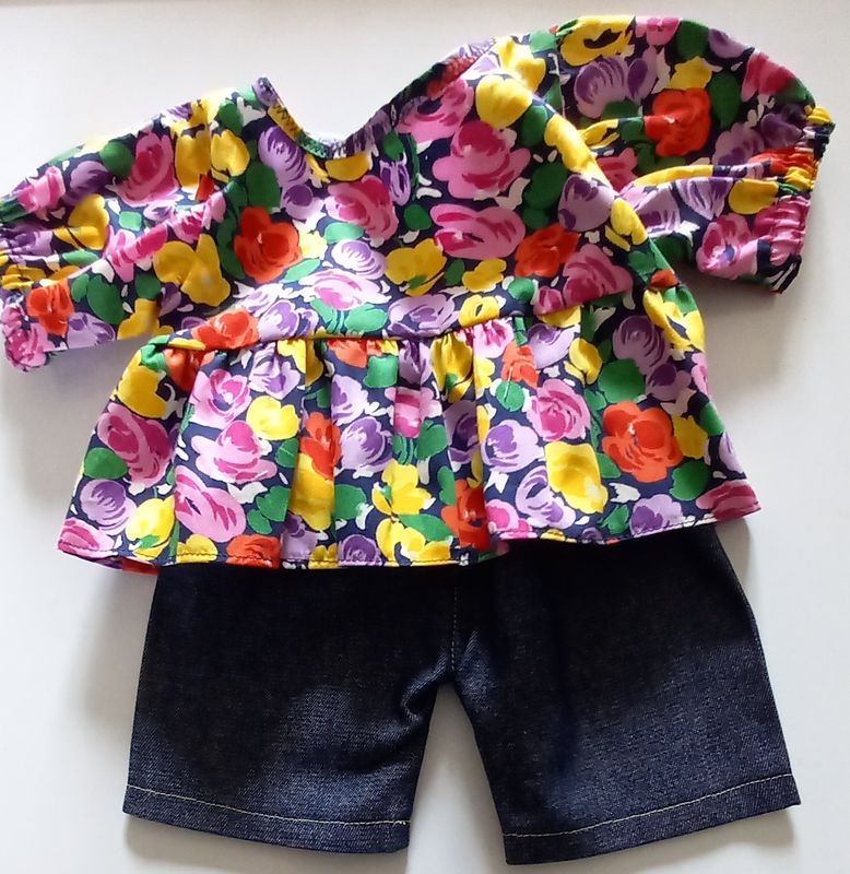Outfit: Floral top and jeans outfit for bears.