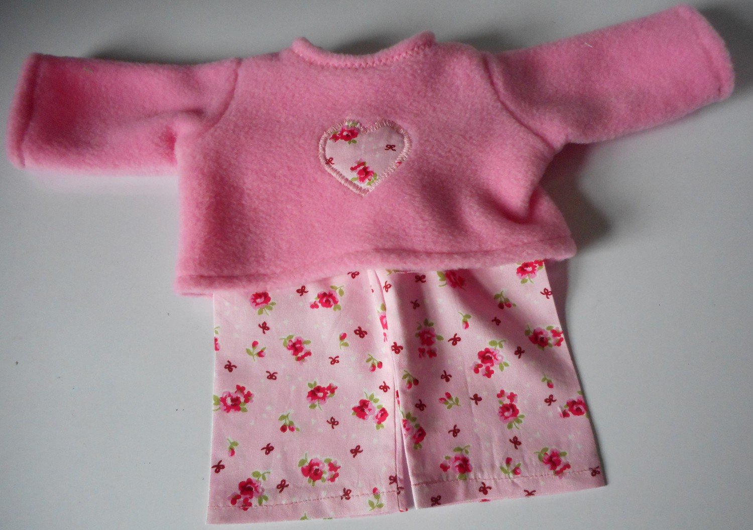 Pyjamas for dolls - fleece top and fabric trousers - pink Pyjamas for dolls - fleece top and fabric trousers - pink