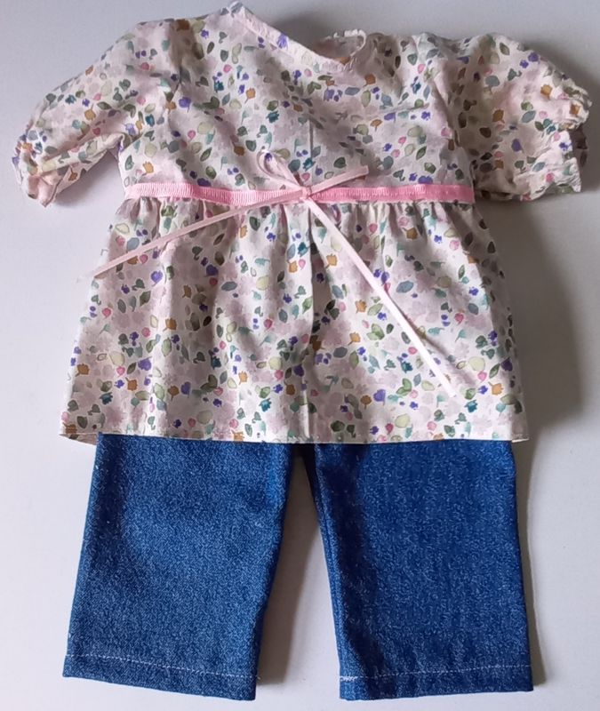 Outfit: Top and blue denim jeans for 46cm/18inch doll. NEW!