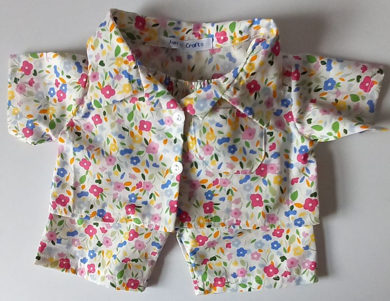 Pyjamas with collar -  floral print.