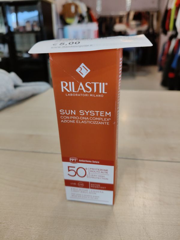 Crema viso protezione solare Rilastil nuova