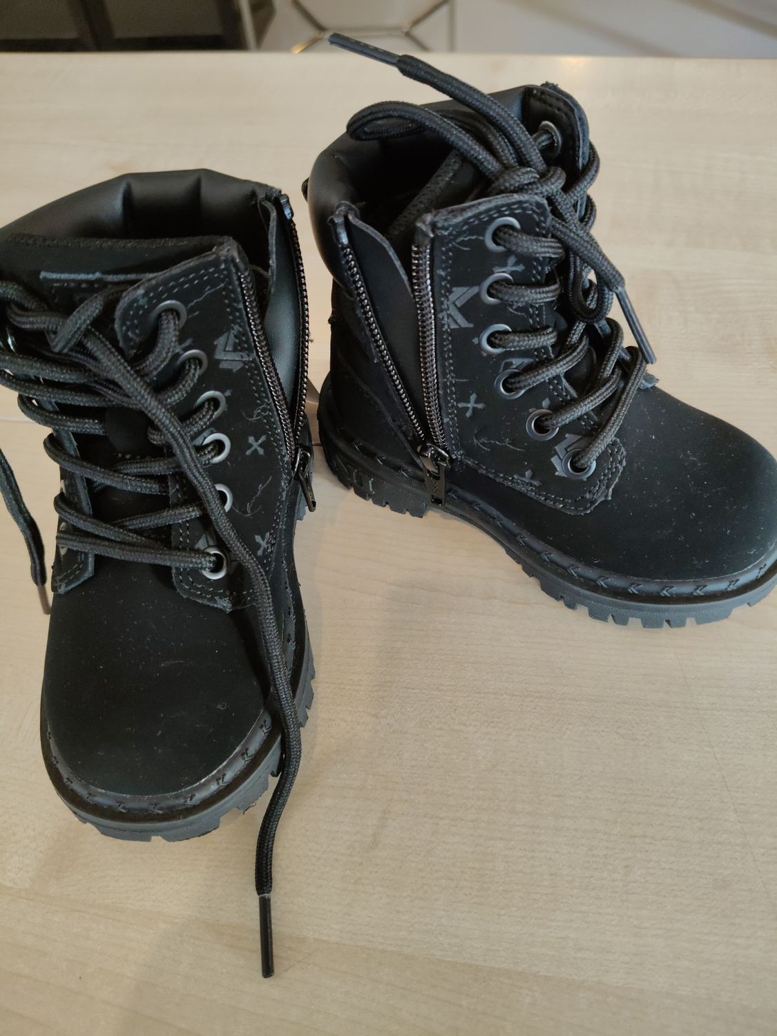 Scarpe bimbo n.22 Karl Kani