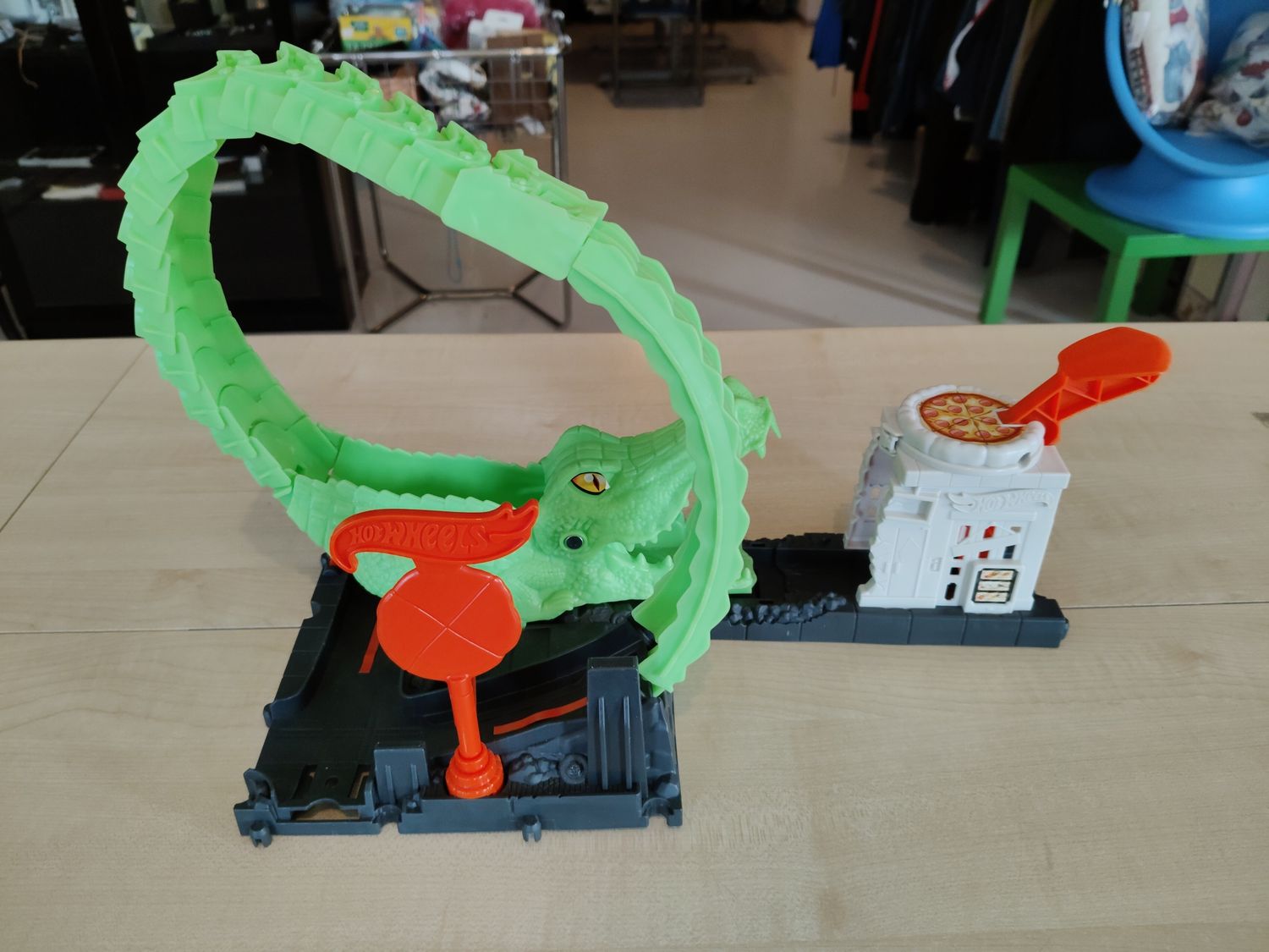 Pista Hot Wheels Gator loop attack
